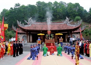 TOUR ĐỀN MẪU ÂU CƠ - ĐỀN HÙNG