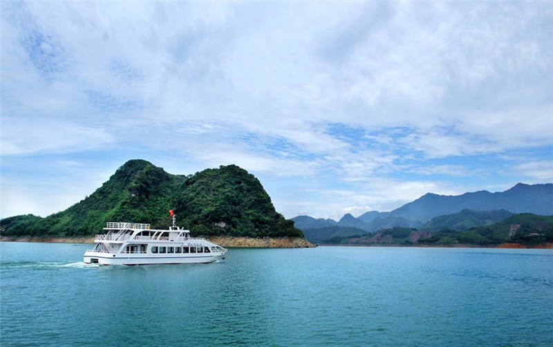 TOUR HỒ HÒA BÌNH - ĐỀN BÀ CHÚA THÁC BỜ