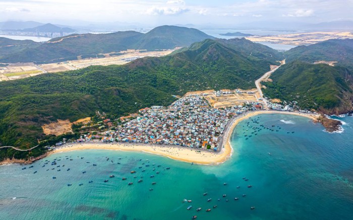 HÀ NỘI – QUY NHƠN – TUY HOÀ – KỲ CO – EO GIÓ – HOA VÀNG TRÊN CỎ XANH